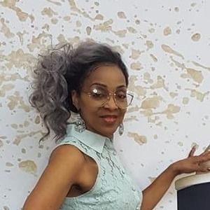 Meet your Posher, Lorie